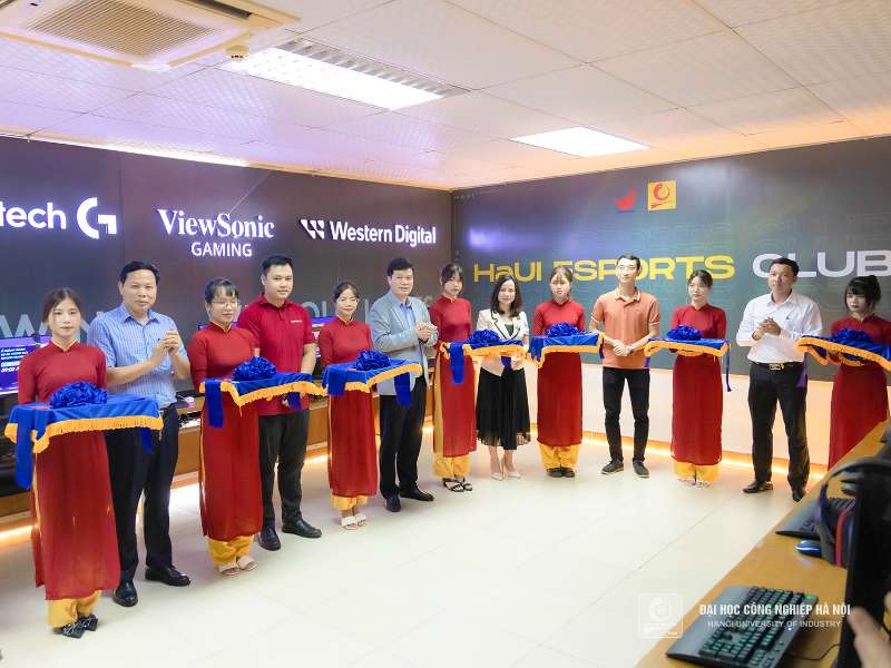 Hanoi University of Industry launched an e-Sports Training room