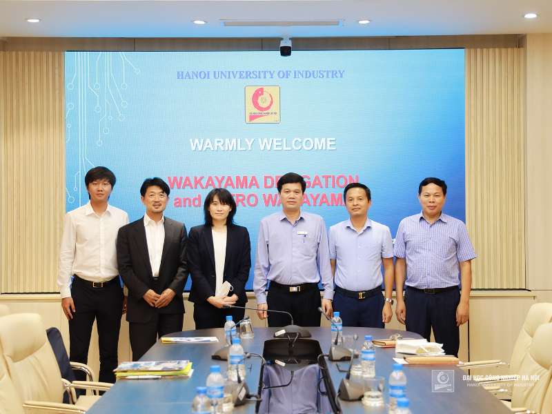 The delegation of Wakayama Provincial Government – Japan paid a working visit to Hanoi University of Industry