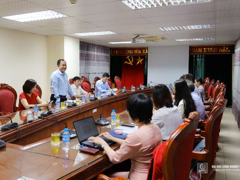 The delegation of Vietnam National University, Ho Chi Minh City paid a working visit to Hanoi University of Industry