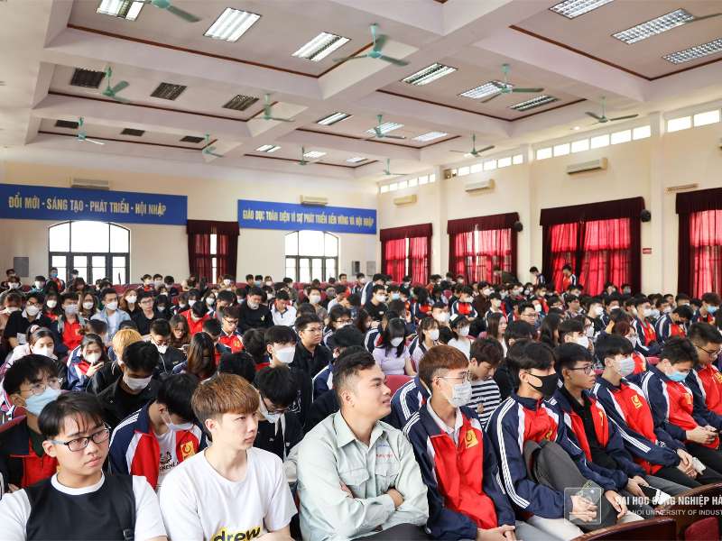 Opportunity to receive scholarships from the program “Potential officials and Technical talents” of Vinatech Vina