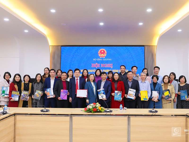 Đại học Công nghiệp Hà Nội chuyển giao 34 bộ chương trình - học liệu tiếng Anh cho các trường trực thuộc Bộ Công Thương