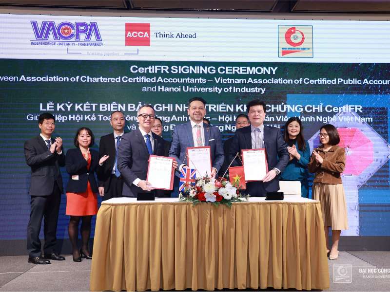MOU signing ceremony between Association of Chartered Certified Accountants (ACCA), Vietnam Association of Certified Public Accountants (VACPA) and Hanoi University of Industry