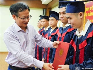Gần 100 sinh viên Hệ Cao đẳng ngành Công nghệ Kỹ thuật Cơ khí rạng rỡ ngày tốt nghiệp