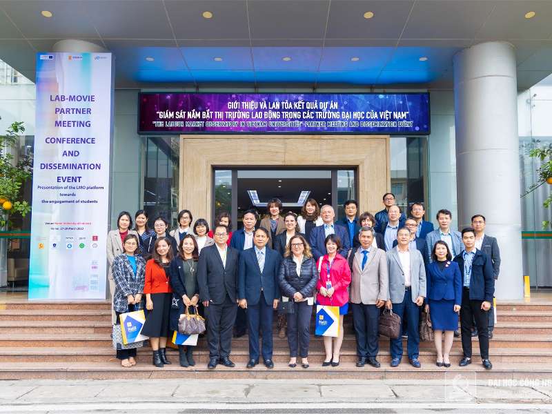 Lab–Movie: bridging the gap between academia and the Vietnamese labor market