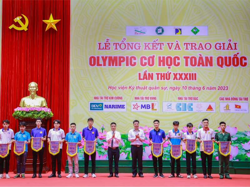 HaUI students achieved high results at the 33rd National Mechanics Olympiad.