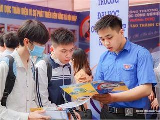 [Báo Dân trí] Biến động điểm chuẩn Đại học Công nghiệp Hà Nội các năm qua: Nhiều bất ngờ