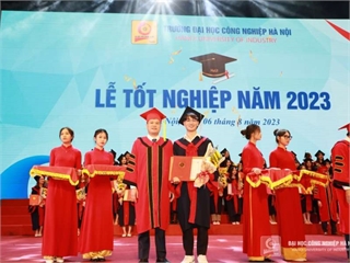 [Báo Giáo dục và Thời đại] Trường ĐH Công nghiệp Hà Nội trao bằng tốt nghiệp cho gần 5.000 học viên