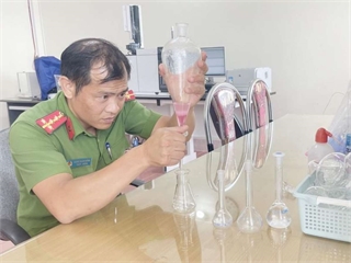 Former student of Hanoi University of Industry becomes a forensic technical examiner.