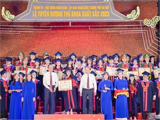 Vinh danh 2 nữ thủ khoa tốt nghiệp xuất sắc Đại học Công nghiệp Hà Nội năm 2023