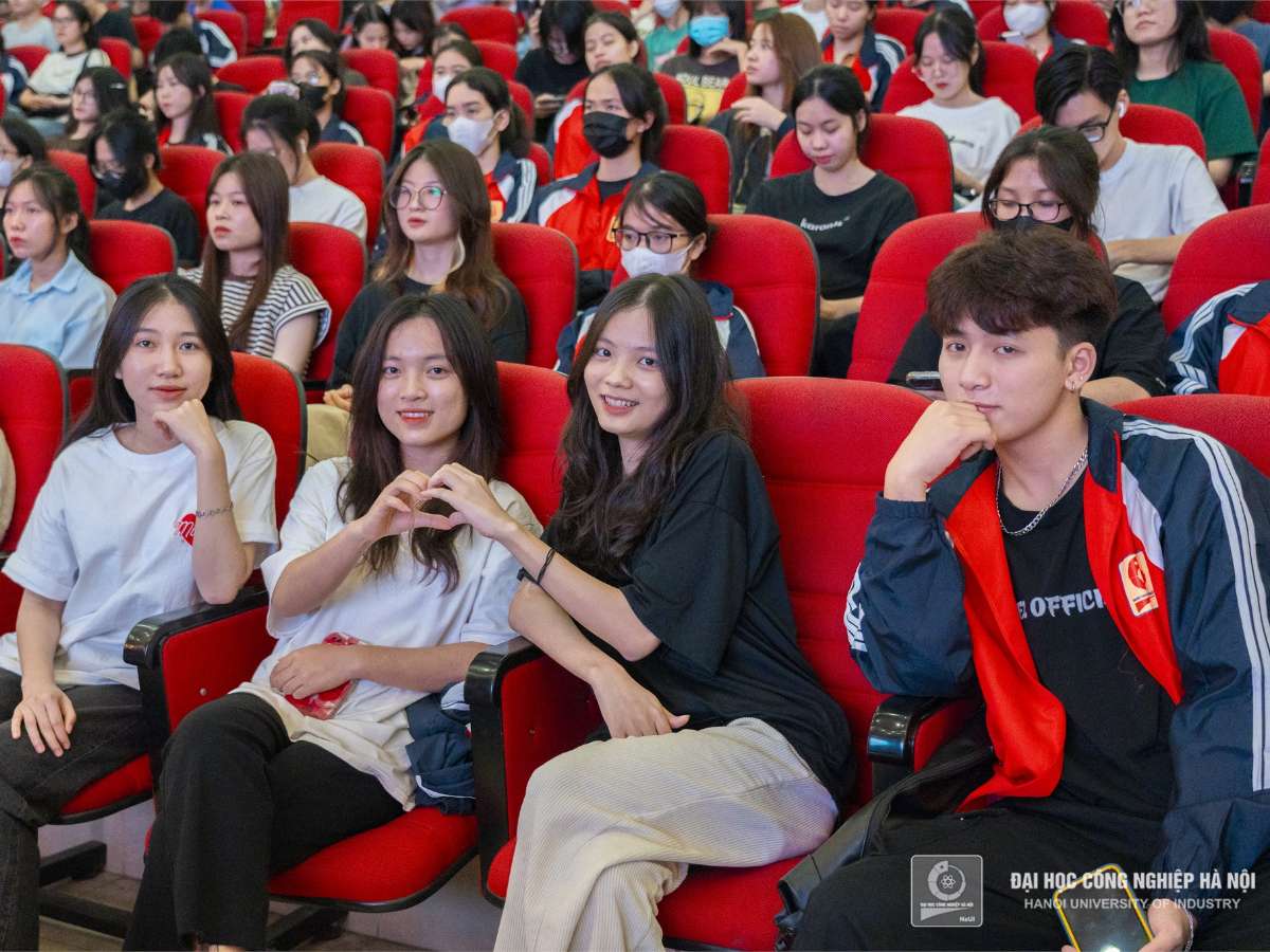 Empowering Gen Z students: HaUI Seminar focuses on proactive and positive living