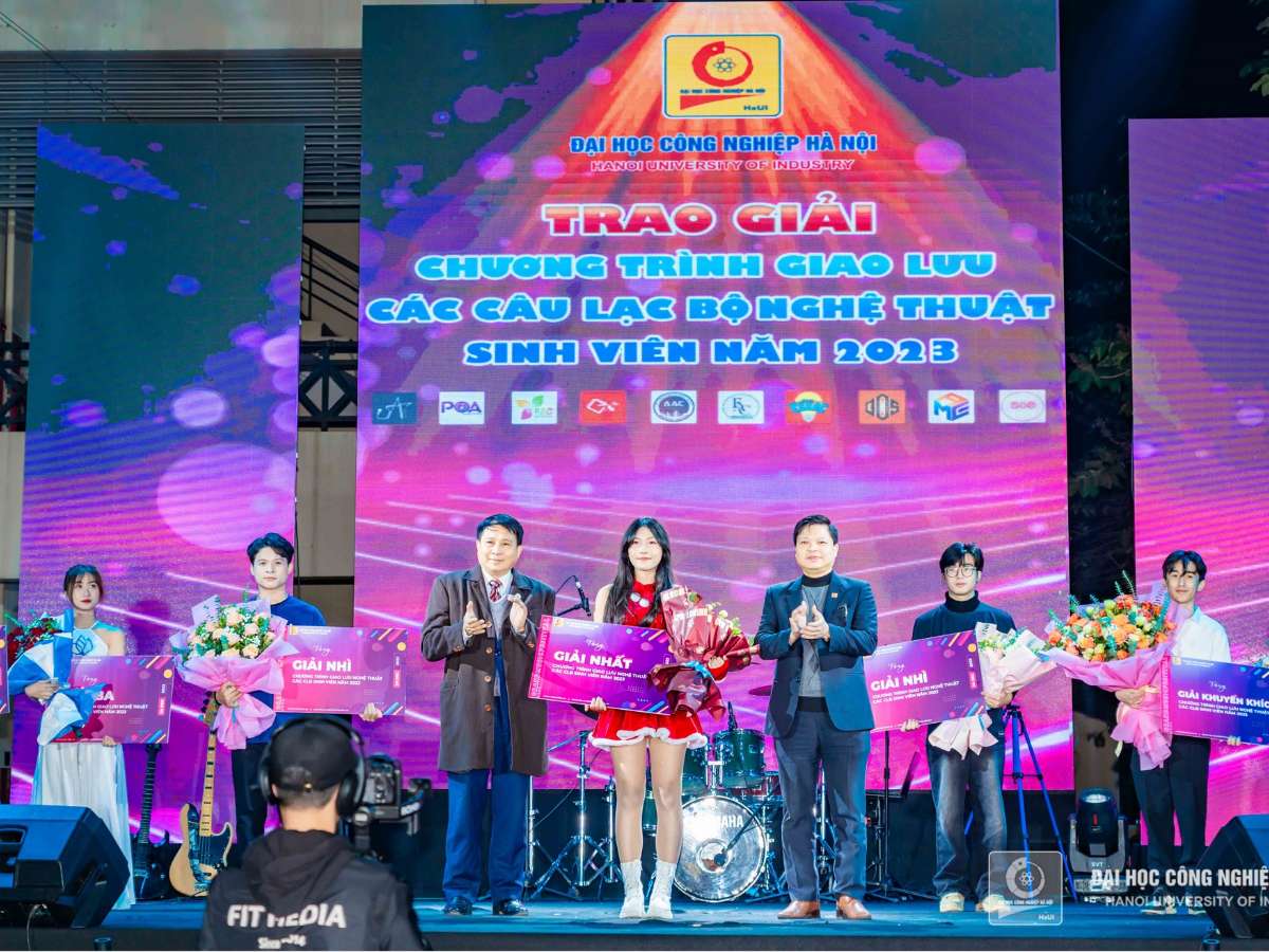 HaUI and Mobifone Illuminate the Night with 'Maximizing Life' Music Festival