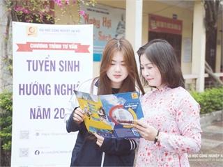 Career Orientation for 12th- grade students at Quang Trung High School - Hà Đông