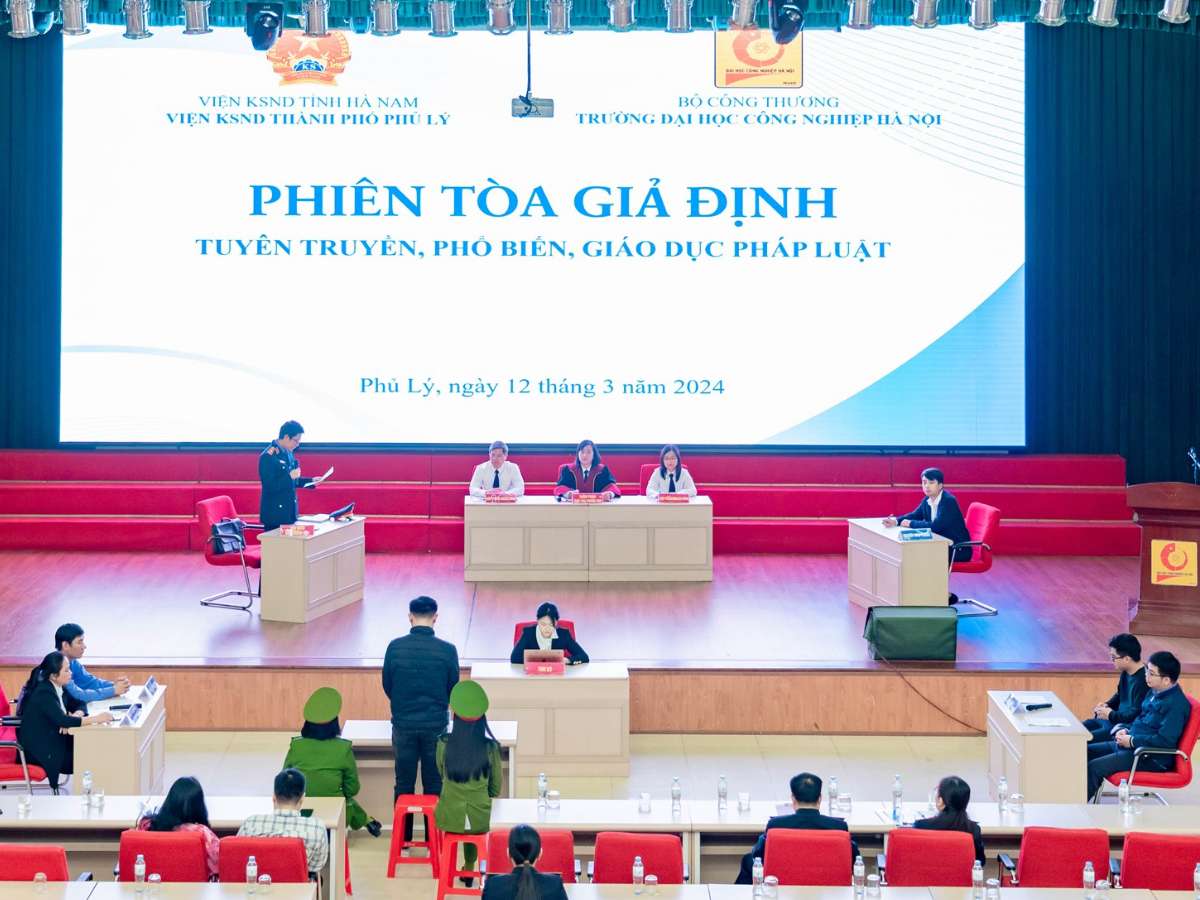 HaUI Students Engage in a Moot Court