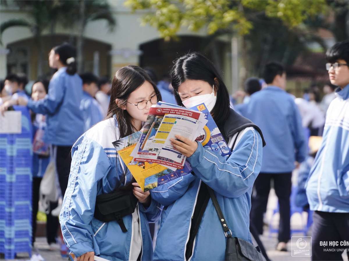 Students of Cau Giay High School possess international certificates and confidently choose HaUI as their study destination.