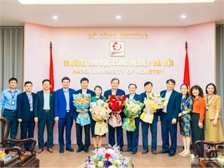 Hanoi University of Industry honors the retired officials and staff in 2023