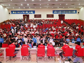 [baohanam] Hơn 500 tình nguyện viên Trường Đại học Công nghiệp Hà Nội cơ sở Hà Nam tham gia Ngày hội hiến máu tình nguyện