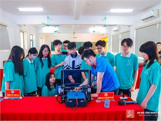 HaUI's School of Mechanical and Automotive Engineering Expands STEM Education Outreach to Quoc Oai High School Students
