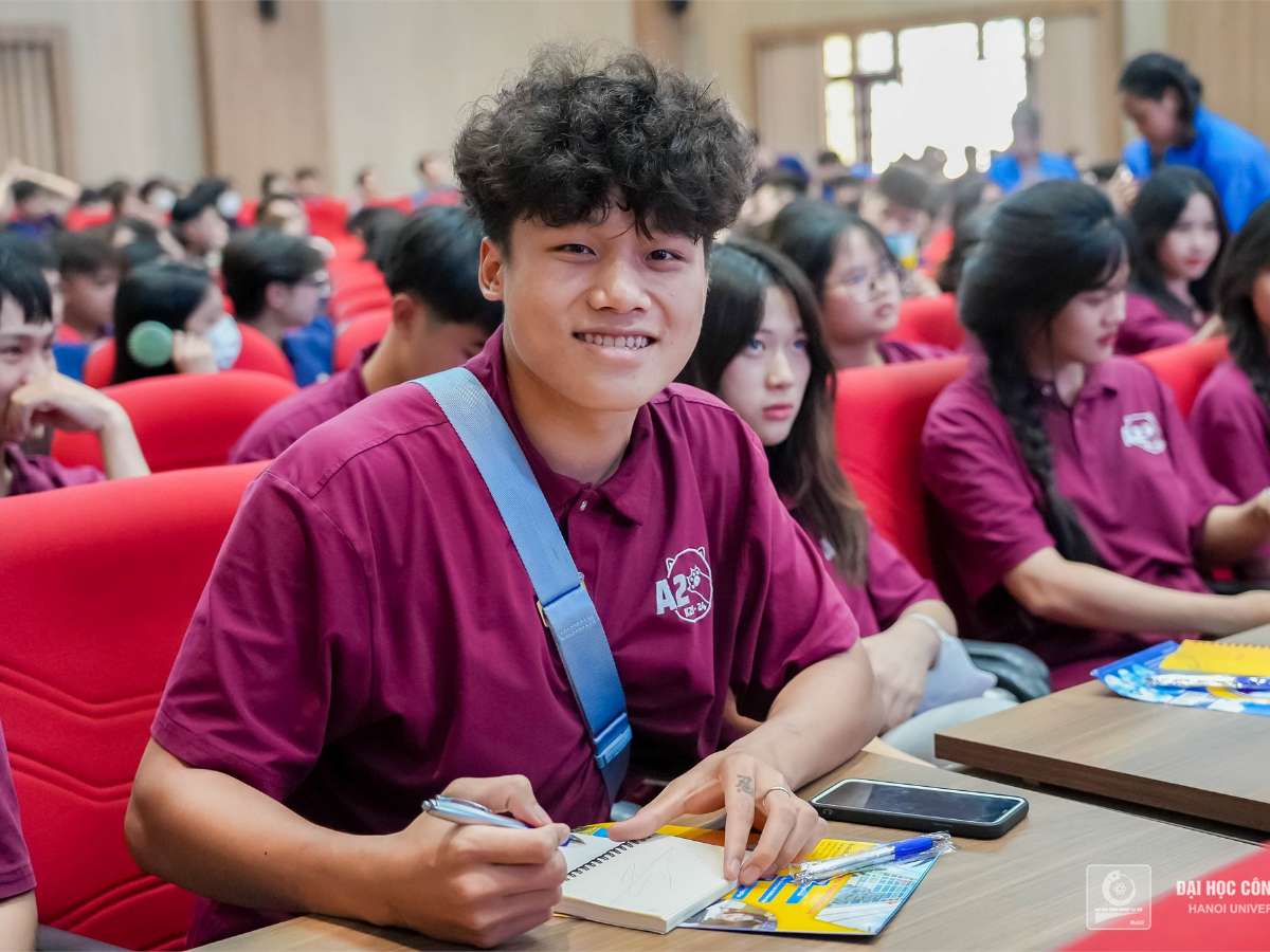 HaUI Welcomes Vinh Yen High School for an Enriching Campus Experience