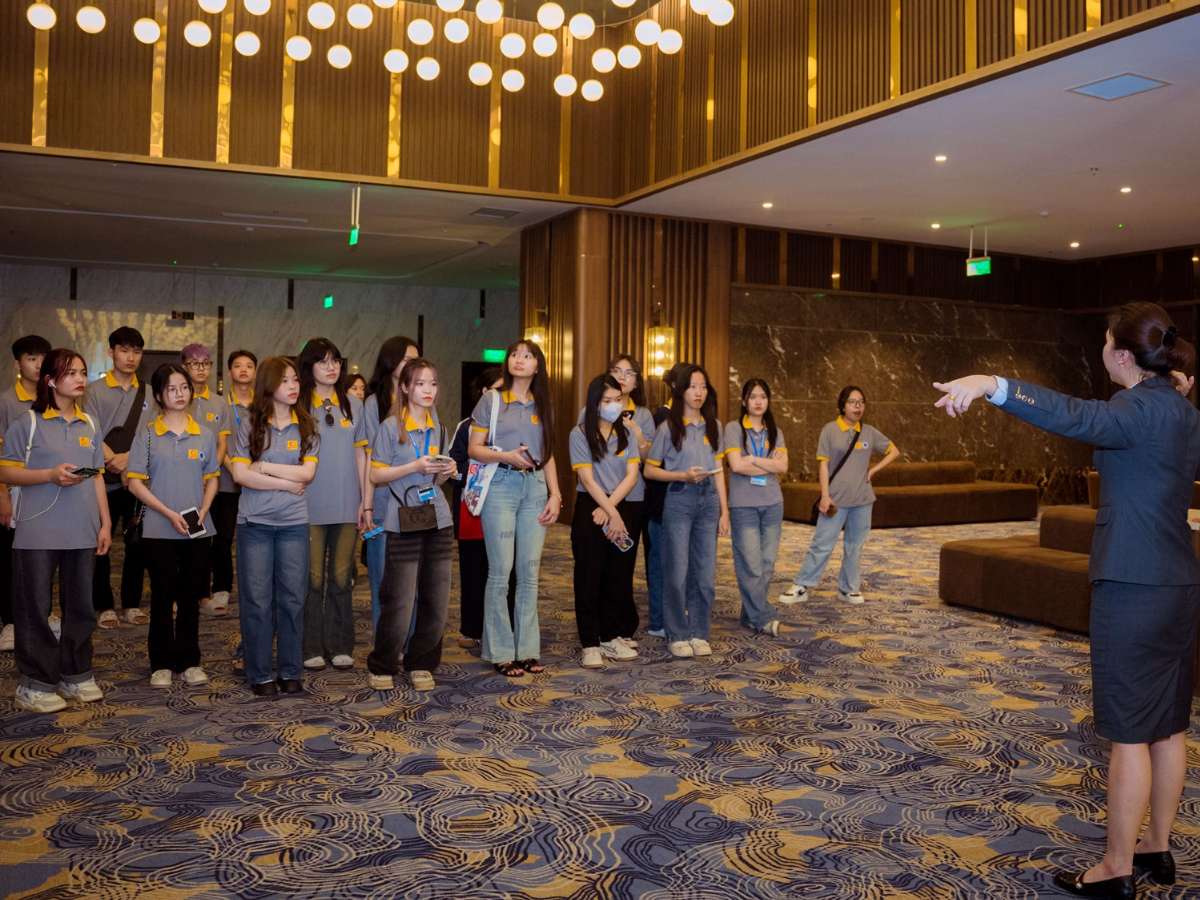 Experiential Learning for HaUI Students Majoring in Hospitality Management, Restaurant and Food Service Management in Ha Long City