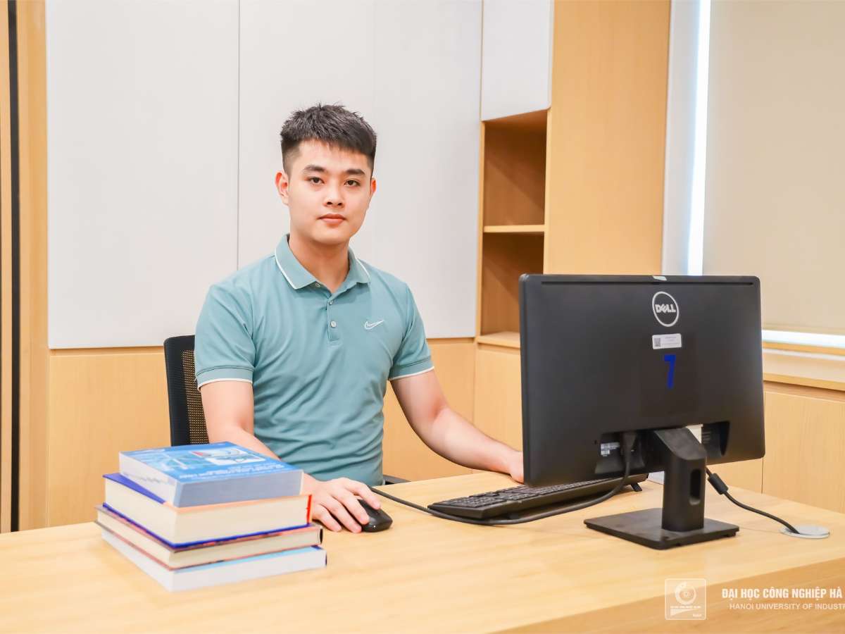 The valedictorian of the Control and Automation Engineering Technology impresses with outstanding achievements in scientific research