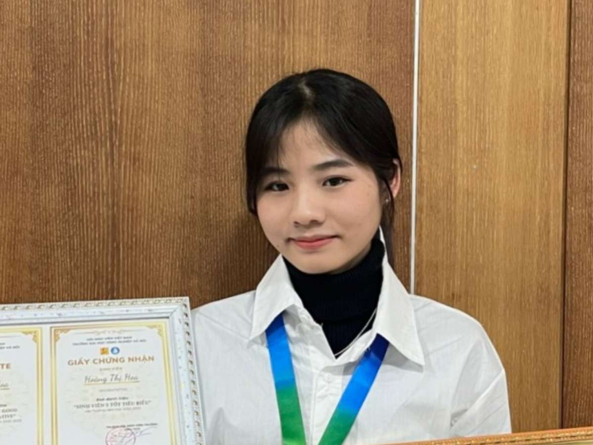 A San Diu Girl: Achievements in Academics and a Passion for Reading