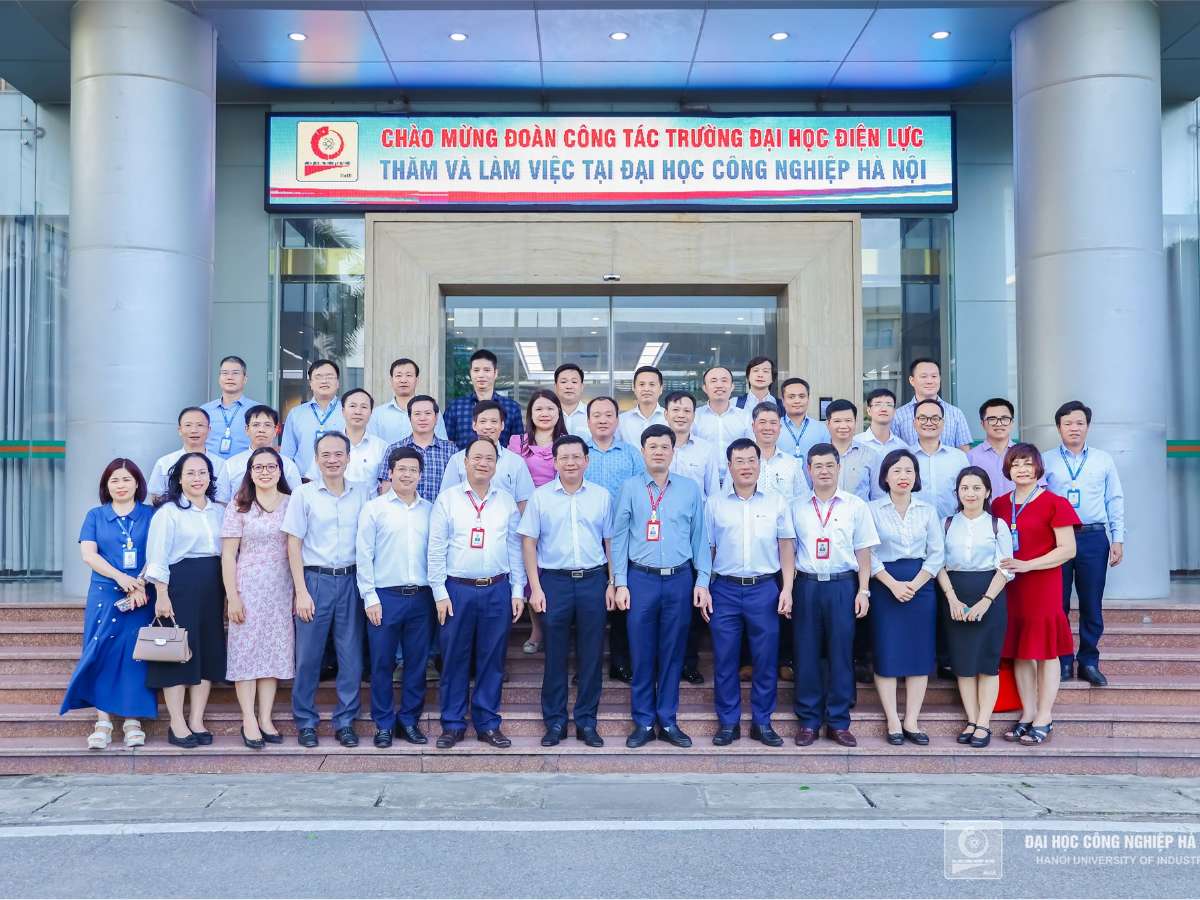 Strengthening comprehensive cooperation between Hanoi University of Industry and Electric Power University